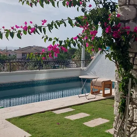 Havuzlu Tas 2 Βίλα Çeşme